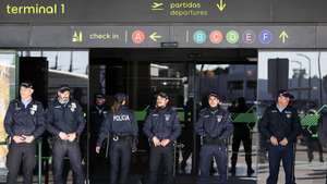 Polícias da PSP no Aeroporto Humberto Delgado