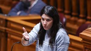 A coordenadora nacional do Bloco de Esquerda (BE), Mariana Mortágua, durante o debate na especialidade do Orçamento do Estado para 2026, na Assembleia da República em Lisboa, 24 de novembro de 2025. ANTÓNIO COTRIM/LUSA