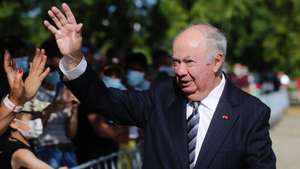 O ex-presidente da região autónoma da Madeira, Alberto João Jardim, chega para participar nas Comemorações oficiais do Dia de Portugal, de Camões e das Comunidades Portuguesas, na cidade do Funchal na Madeira, 10 de junho de 2021. TIAGO PETINGA/LUSA