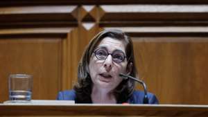A ministra Adjunta e dos Assuntos Parlamentares, Ana Catarina Mendes, intervém na sua audição na Comissão de Orçamento e Finanças, conjunta com as comissões de Assuntos Constitucionais, Direitos, Liberdades e Garantias e de Cultura, Comunicação, Juventude e Desporto, de apreciação na especialidade do Orçamento do Estado (OE) 2024, na Assembleia da República, em Lisboa, 06 de novembro de 2023. ANTÓNIO PEDRO SANTOS/LUSA