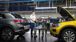 epa08419868 Autoeuropa employees work at the construction line for the Volkswagen T-Roc at Autoeuropa's plant in Palmela, Setubal, Portugal, 13 May 2020.  EPA/JOSE SENA GOULAO