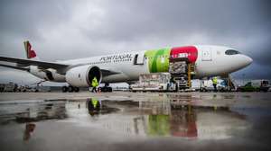 Avião fretado à TAP pelo Estado depois de aterrar em Lisboa com 20 toneladas de equipamento médico para combater a situação epidemiológica da Covid-19, no Aeroporto Humberto Delgado, em Lisboa, 5 de abril de 2020. MÁRIO CRUZ/LUSA