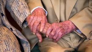 epa08627855 Ecuadorians Julio Cesar Mora Tapia (R), 110, and Waldramina Maclovia Quinteros (L), 104, pose during an interview in Quito, Ecuador, 26 August 2020. Julio Cesar and Waldramina entered the Guinness World Records book as the oldest married couple on the world.  EPA/Jose Jacome