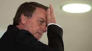 epa08871572 President of Brasil Jair Bolsonaro reacts during the launching of the program 'Saude con agente' (Health wit us) at Planalto Presidential Palace in Brasilia, Brazil, 08 December 2020. The program seeks better health indicators and basic attention to Brazilian people.  EPA/JoÃ©dson Alves
