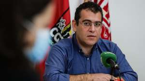 O coordenador da Frente Comum de Sindicatos da Administração Pública, Sebastião Santana, participa na conferência de imprensa da Frente Comum, na sede em Lisboa, 26 de outubro de 2020. TIAGO PETINGA/LUSA
