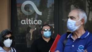 Concentração de representantes dos sindicatos que compõem a Frente Sindical (SINTTAV, STPT; SNTCT, STT; Federação dos Engenheiros e SINQUADROS) e a CT da MEO, de protesto pela decisão da Comex da Altice Portugal da tentativa de um despedimento colectivo, em Lisboa, 25 de junho de 2021. RODRIGO ANTUNES/LUSA