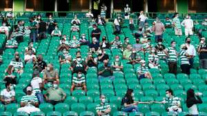O público regressa aos estádios momentos antes do jogo da Primeira Liga de futebol entre o Sporting e o Vizela, realizado no Estádio José Alvalade, em Lisboa, 06 de agosto de 2021. A pandemia da covid-19 afastou o público dos estádios ainda na época de 2019/20, interrompida em março de 2020, face às restrições impostas por questões sanitárias, e, tirando casos pontuais de autorização, o público regressa à Liga 17 meses depois. ANTÓNIO COTRIM/LUSA