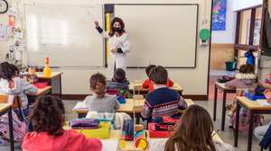 Alunos do ensino básico na Escola EB Joaquim Nicolau de Almeida, regressam às aulas, após período de confinamento obrigatório devido à pandemia Covid-19, Vila Nova de Gaia, 15 de março de 2021.  FERNANDO VELUDO/LUSA