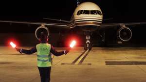 Avião da TACV - Transportes Aéreos de Cabo Verde S.A., no dia da  retoma dos voos 19 meses depois, no aeroporto internacional da Praia, Cidade da Praia, Cabo Verde, 27 de dezembro de 2021. ELTON MONTEIRO/ LUSA