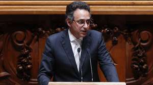 O  deputado do Partido Socialista (PS), Porfírio Silva, intervém durante o debate parlamentar sobre o estado da Nação, na Assembleia da República, em Lisboa, 21 de julho de 2021. ANTÓNIO COTRIM/LUSA