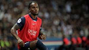 epa10119818 Paris Saint Germain's Renato Sanches warms up during the French Ligue 1 soccer match between PSG and Montpellier, at the Parc des Princes stadium, in Paris, France, 13 August 2022.  EPA/CHRISTOPHE PETIT TESSON