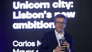 O presidente da Câmara Municipal de Lisboa (CML), Carlos Moedas, intervém durante a apresentação do projeto Fábrica de Unicórnios de Lisboa, no Hub Criativo do Beato, em Lisboa, 27 de outubro de 2022. ANTÓNIO PEDRO SANTOS/LUSA