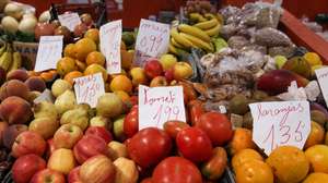 Uma banca de fruta no Mercado municipal de Viseu, em Viseu, 24 de setembro de 2022. PAULO NOVAIS/LUSA
