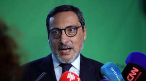 António Mendonça Mendes, secretário de Estado Adjunto do Primeiro-Ministro, fala à comunicação social durante encerramento do 9.º Congresso Nacional do partido Pessoas-Animais-Natureza, na Escola Básica de Matosinhos, 20 de maio 2023. Neste congresso há dois candidatos à liderança: Inês de Sousa Real, deputada única e porta-voz do Pessoas-Animais-Natureza há dois anos, recandidata-se ao cargo e vai enfrentar o antigo dirigente Nelson Silva. ESTELA SILVA/LUSA