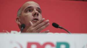 Paulo Raimundo, secretário-geral do Partido Comunista Português (PCP), durante a sessão pública "Salário, preço e lucro – Uma questão atual", Lisboa, 23 de maio de 2023.   MANUEL DE ALMEIDA/LUSA