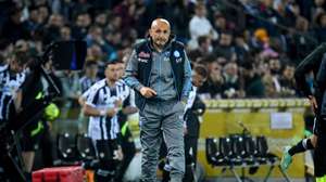 epa10609292 Napoli's Head Coach Luciano Spalletti during the Italian Serie A soccer match Udinese Calcio vs SSC Napoli at the Friuli - Dacia Arena stadium in Udine, Italy, 04 May 2023.  EPA/ETTORE GRIFFONI