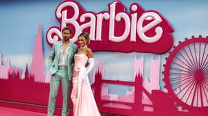 epaselect epa10742558 Canadian actor Ryan Gosling (L) and Australian actor Margot Robbie (R) pose on the pink carpet at the European premiere of 'Barbie' in central London, Britain, 12 July 2023. The film will be released in cinemas from 21 July 2023.  EPA/ANDY RAIN