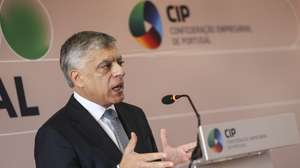 O presidente da CIP - Confederação Empresarial de Portugal, Armindo Monteiro, durante a conferência de imprensa onde aborda o Pacto Social, o Orçamento do Estado e as perspetivas económicas para 2024, esta manhã em Lisboa, 17 de outubro de 2023. MIGUEL A. LOPES/LUSA
