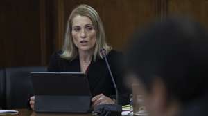 Sandra Maximiano, personalidade indigitada para o cargo de presidente do Conselho de Administração da ANACOM - Autoridade Nacional de Comunicações durante a sua audição perante a Comissão de Economia, Obras Públicas, Planeamento e Habitação, Assembleia da República, Lisboa, 30 de novembro de 2023. MIGUEL A. LOPES/LUSA