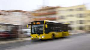 Um autocarro da Carris Metropolitana em serviço na área de Lisboa, 27 de dezembro de 2023. A Carris Metropolitana é uma iniciativa dos 18 municípios do coletivo rodoviário de passageiros na Área Metropolitana de Lisboa (AML) que, através da Transportes Metropolitanos de Lisboa, funde a operação de transporte público rodoviário de toda a AML numa só imagem e serviço. (ACOMPANHA TEXTO DA LUSA DO DIA 30 DE DEZEMBRO DE 2023). MIGUEL A. LOPES/LUSA