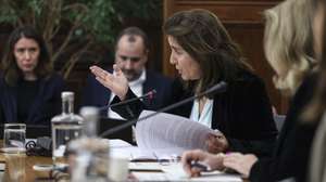 A ministra do Trabalho, Solidariedade e Segurança Social, Ana Mendes Godinho, durante a audição na Comissão de Trabalho, Segurança Social e Inclusão esta manhã na Assembleia da República em Lisboa, 9 de janeiro de 2024. MIGUEL A. LOPES/LUSA