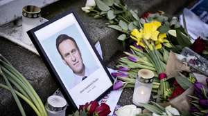 epa11160586 Flowers and tributes in front of the Russian Embassy during a demonstration on the occasion of the death of Alexei Navalny, in Copenhagen, Denmark, 17 February 2024. Russian opposition leader and outspoken Kremlin critic Alexei Navalny died aged 47 in a Siberian penal colony, Russian prison services announced on 16 February 2024.  EPA/NILS MEILVANG DENMARK OUT