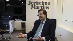 O presidente da Jerónimo Martins, Pedro Soares dos Santos, em declarações durante uma entrevista à agência Lusa, em Lisboa, 07 de março de 2024. O presidente da Jerónimo Martins considera que a distribuição em Portugal vai estar "totalmente focada na restauração" em 10 anos e que o grupo vai crescer no agroalimentar, um "novo braço de negócio". (ACOMPANHA TEXTO DA LUSA DO DIA 17 DE MARÇO DE 2024). MANUEL DE ALMEIDA/LUSA