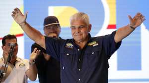 epa11320878 Presidential candidate Jose Raul Mulino gestures during a speech at his campaign headquarters in Panama City, Panama, 05 May 2024. With more than 85 percent of the ballots being accounted for, Mulino leads with 34.44 percent followed by Other Path Movement&#039;s Ricardo Lombana with 25 percent, former president Martin Torrijos of Popular Party with 16 percent, and Romulo Roux of Cambio Democratico with 11,29 percent.  EPA/Bienvenido Velasco