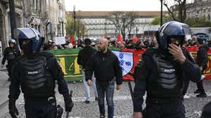 O porta-voz do Grupo 1143, Mário Machado, durante a manifestação "Menos Imigração e Mais Habitação", organizada pelo grupo 1143 (extrema-direita), Porto, 6 de abril de 2024. FERNANDO VELUDO/LUSA