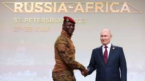 epa10772175 A handout photo made available by TASS Host Photo Agency shows Russian President Vladimir Putin (R) and Burkina Faso President Ibrahim Traore (L), during an official meeting ceremony of the heads of participating delegations of the Second Summit Economic and Humanitarian Forum &#039;Russia-Africa&#039; in St.Petersburg, Russia, 27 July 2023. The Second Summit Economic and Humanitarian Forum &#039;Russia-Africa&#039; will take place from July 27 to 28 at the congress-exhibition center Expoforum in St.Petersburg.  EPA/Sergei Bobylev / TASS Host Photo Agency / HANDOUT MANDATORY CREDIT HANDOUT EDITORIAL USE ONLY/NO SALES