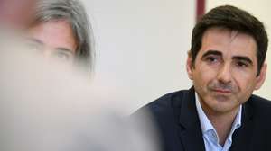 O cabeça de lista pela Iniciativa Liberal (IL) às eleições europeias, Ricardo Arroja, durante a visita ao Hospital da Oliveira, no âmbito da campanha para as eleições europeias 2019, em Guimarães, 22 de maio de 2019. HUGO DELGADO/LUSA