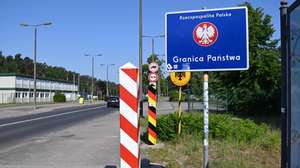 epa11383389 Polish-German border crossing Swinoujscie-Ahlbeck, Poland, 01 June 2024. The Neubrandenburg Police Presidium, together with the Regional Police Headquarters in Szczecin, are creating a permanent Polish-German Police Team, which will operate in the areas of responsibility of the Heringsdorf Police Unit and the Swinoujscie Municipal Police Station. This will provide bilingual and bi-national service in the form of patrols and more closely link cooperation between the units.  EPA/Marcin Bielecki POLAND OUT