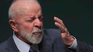 epa11424270 Brazilian President Luiz Inacio Lula da Silva participates in the inauguration ceremony of the new president of Petrobras, Magda Chambriard, at the Leopoldo Americo Miguez de Mello (Cenpes) research center in Rio de Janeiro, Brazil, 19 June 2024.  EPA/ANDRE COELHO