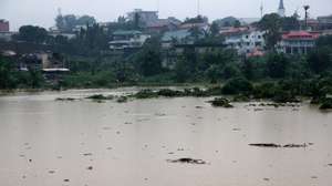 epa11410100 A view of a flooded area in Cocody after heavy rains in Abidjan, Ivory Coast, 14 June 2024. The city of Abidjan has been on high alert since 13 June 2024, as the rainy season with its associated risks has resumed. According to a provisional report from the Military Fire Brigade (GSPM), the severe weather has resulted in over 200 casualties so far.  EPA/LEGNAN KOULA