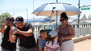 epa11466147 Visitors use an umbrella to keep cool during record heat in Las Vegas, Nevada, USA, 07 July 2024. The National Weather Service announced that Las Vegas hit a new heat record of 120 degrees Fahrenheit on 07 July 2024.  EPA/ALLISON DINNER