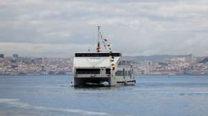 O Navio Leader “Cegonha Branca”, o 1.º navio elétrico da TTSL - Transtejo Soflusa,  foi esta manhã inaugurado pelo primeiro-ministro, António Costa, e pelo ministro do Ambiente e da Ação Climática, Duarte Cordeiro (ausentes da fotografia), no Terminal Fluvial do Seixal, 28 de novembro de 2023. ANTÓNIO COTRIM/LUSA