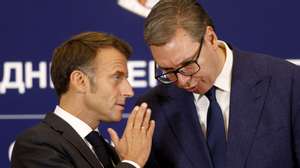 epa11572013 French President Emmanuel Macron (L) and Serbian President Aleksandar Vucic (R) chat ahead of a joint press conference after their meeting in Belgrade, Serbia, 29 August 2024. Macron is on an official two day visit to Serbia.  EPA/MARKO DJOKOVIC