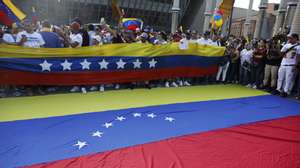 epaselect epa11553760 Venezuelan citizens living in Colombia protest to reject the results of the Venezuelan elections held on 28 July; in Medellin, Colombia, 17 August 2024.  EPA/Luis Eduardo Noriega A