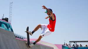 O skater português Gustavo Ribeiro durante a sua eliminatória da prova de Street Skate a contar para os Jogos Olímpicos de Paris, que decorrem na cidade entre 29 de julho e 11 de agosto, em Paris, França, 29 de julho de 2024. JOSÉ SENA GOULÃO/LUSA