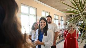 A coordenadora do Bloco de Esquerda, Mariana Mortágua, assinalou o início do ano letivo com uma visita ao Agrupamento de Escolas de São Gonçalo, em Torres Vedras, 13 de setembro de 2024. CARLOS BARROSO/LUSA