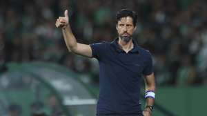 epa11576478 FC Porto head coach Vitor Bruno reacts during the Portuguese First League soccer match between Sporting CP and FC Porto at Alvalade Stadium in Lisbon, Portugal, 31 August 2024.  EPA/MANUEL DE ALMEIDA