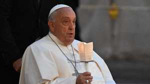 epa11655116 Pope Francis presides over the Ecumenical Prayer with the Synodal Fathers at the Vatican, 11 October 2024.  EPA/MAURIZIO BRAMBATTI