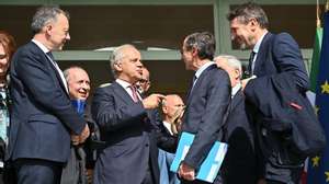 epa11667065 Italian Interior Minister Matteo Piantedosi (C-L) and French Interior Minister Bruno Retailleau (C-R) attend a meeting with the security forces in charge of controlling the Italian-French border at the Police and Customs Cooperation Centre (CCPD) in Ponte S.Ludovico, Ventimoglia, Italy, 18 October 2024.  EPA/LUCA ZENNARO