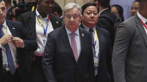 epa11653953 UN Secretary-General Antonio Guterres (C) arrives for the 14th ASEAN-United Nations (UN) Summit as part of the 44th and 45th ASEAN Summits and Related Summits at the National Convention Center in Vientiane, Laos, 11 October 2024. Leaders of the Association of Southeast Asian Nations (ASEAN) convene at a summit hosted by Laos in the capital of Vientiane to strengthen diplomatic ties and discuss the ongoing civil unrest in Myanmar and tension in the South China Sea.  EPA/RUNGROJ YONGRIT