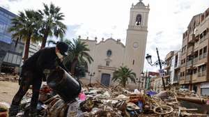 epa11697101 A volunteer cleans a square after flash floods in Paiporta, province of Valencia, eastern Spain, 02 November 2024. According to the Integrated Operational Coordination Center (CECOPI), more than 200 people have died in Valencia and neighboring provinces after floods caused by a DANA (high-altitude isolated depression) weather phenomenon hit the east of the country. According to Spain's national weather agency (AEMET), on 29 October 2024 Valencia received a year's worth of rain, causing flash floods that destroyed homes and swept away vehicles.  EPA/Biel Alino