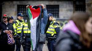 epa11711858 Police officers stand guard at a small pro-Palestinian demonstration on Dam Square in Amsterdam, Netherlands, 09 November 2024. Extra security measures are in place in Amsterdam due to tensions and violence surrounding supporters of Israeli soccer club Maccabi Tel Aviv. There is a ban on demonstrations throughout the capital this weekend. The entire city has also been designated a security risk area.  EPA/ROBIN UTRECHT