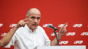 O secretário-geral do Partido Comunista  Português (PCP), Paulo Raimundo, intervém  durante o almoço "Direitos Sociais, Soberania e Emancipação, intelectuais na luta pela alternativa", em Lisboa, 01 de novembro de 2024. ANTÓNIO COTRIM/LUSA