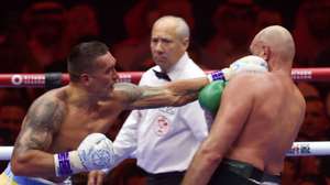 epa11351902 Oleksandr Usyk of Ukraine (L) in action against Tyson Fury of Britain during the Undisputed Heavyweight Champion title bout in Riyadh, Saudi Arabia, 18 May 2024.  EPA/ALI HAIDER