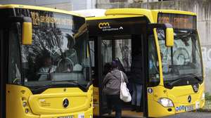 Autocarros da Carris Metropolitana em serviço na área de Lisboa, 27 de dezembro de 2023. A Carris Metropolitana é uma iniciativa dos 18 municípios do coletivo rodoviário de passageiros na Área Metropolitana de Lisboa (AML) que, através da Transportes Metropolitanos de Lisboa, funde a operação de transporte público rodoviário de toda a AML numa só imagem e serviço. (ACOMPANHA TEXTO DA LUSA DO DIA 30 DE DEZEMBRO DE 2023). MIGUEL A. LOPES/LUSA