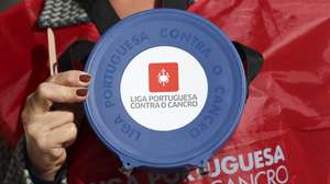 Caixa utilizada  para o peditório da  Liga Portuguesa Contra o Cancro (LPCC), em  Lisboa, 05 de novembro de 2023. ANTÓNIO COTRIM/LUSA
